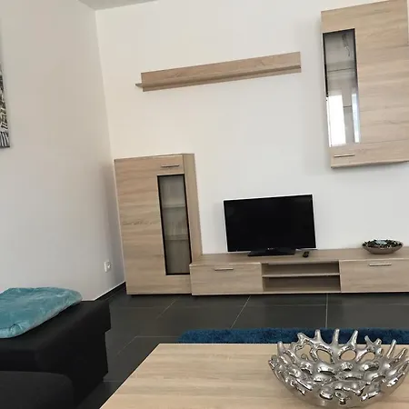 House 8 Apartment *