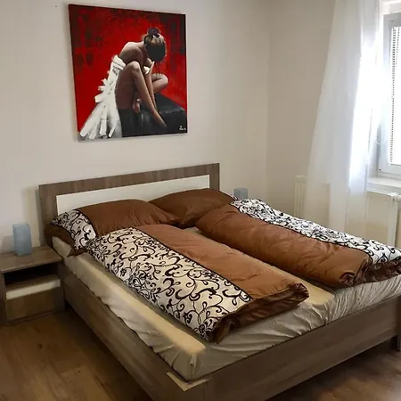 House 8 Apartment