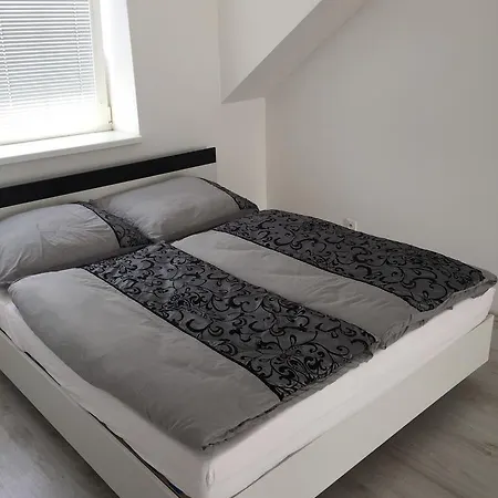 Apartment House 8 *